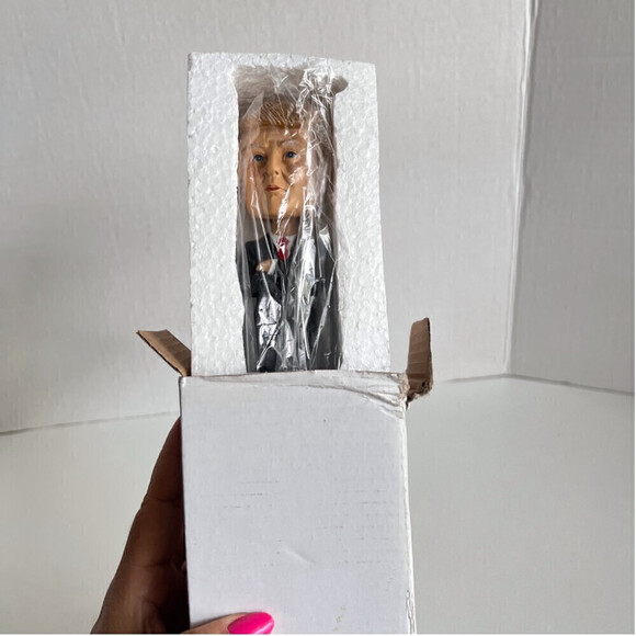 NIB - Donald Trump Bobblehead, 45th President of the United States. - Picture 9 of 15